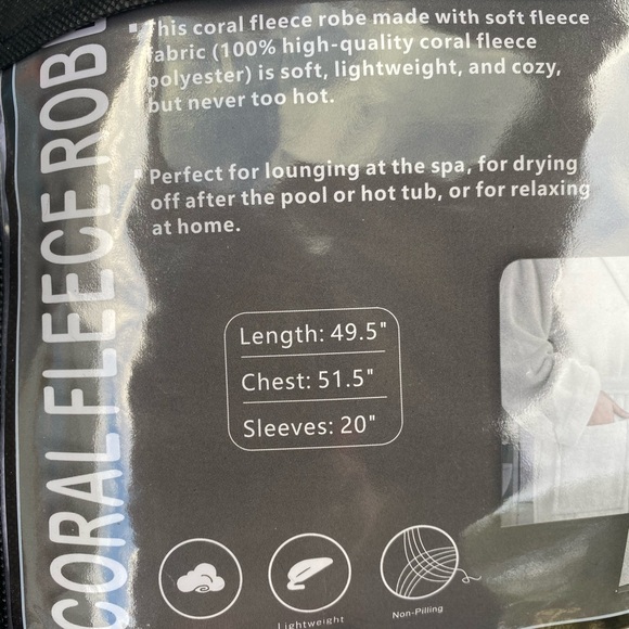 Women’s fleece robe new in bag - Picture 3 of 3